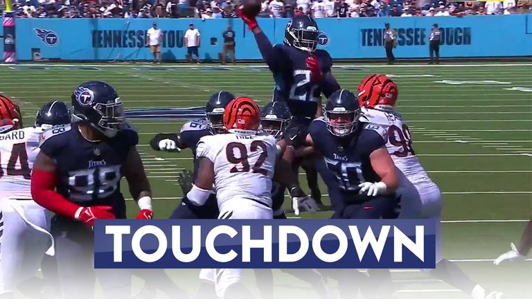 Derrick Henry finds Josh Whyle with a sensational jump-pass touchdown, the fourth passing score of the running back's career