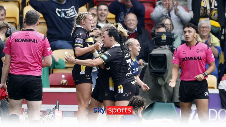 York Valkyrie&#39;s Tamzin Renouf  celebrates the opening try